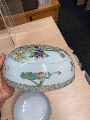 Lot 119 - A collection of Chinese porcelain boxes