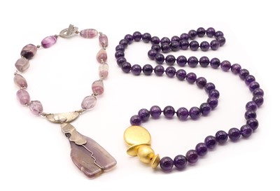 Lot 324 - An amethyst bead necklace