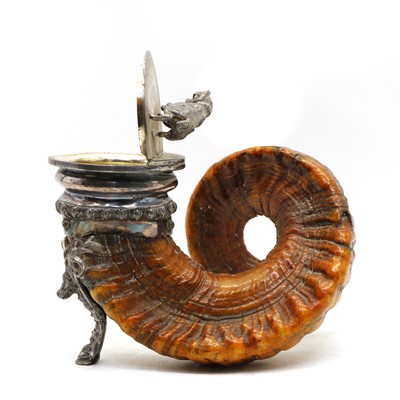 Lot 23 - A tabletop rams horn snuff mull