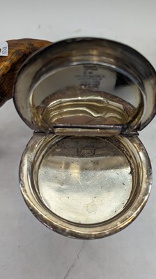 Lot 23 - A tabletop rams horn snuff mull