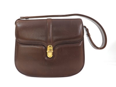 Lot 366 - A vintage Gucci brown leather shoulder bag