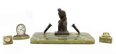 Lot 199 - An onyx desk stand