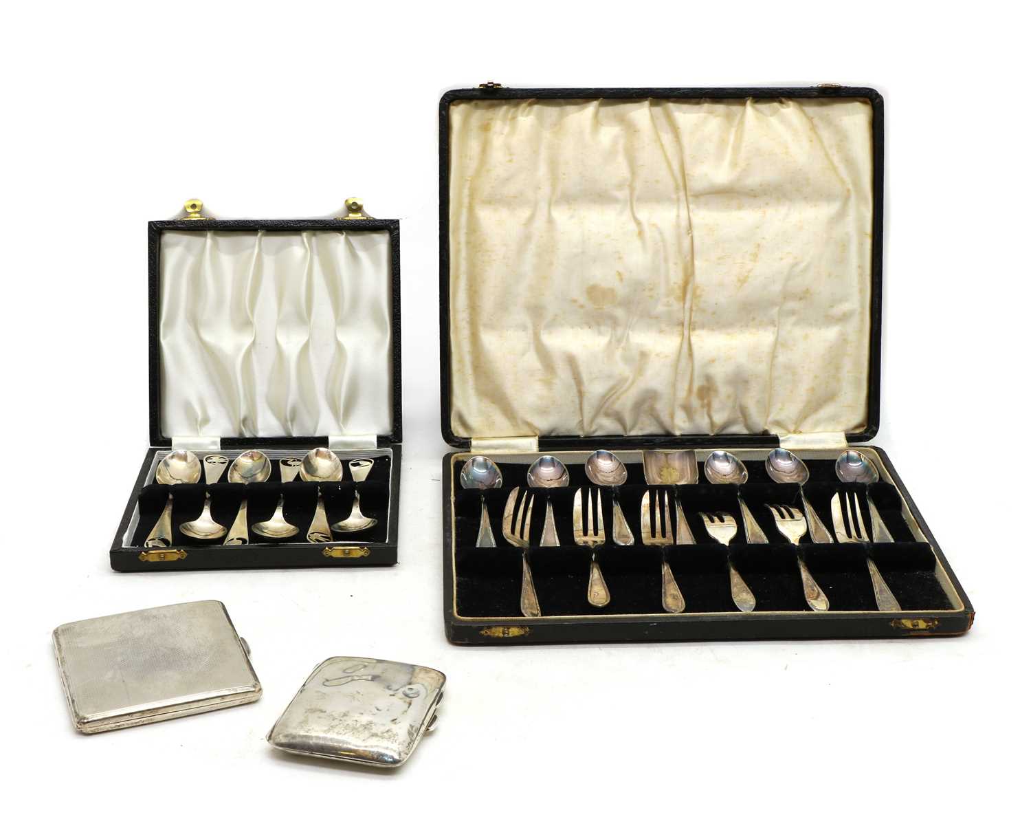 Lot 15 - A cased set of six silver teaspoons