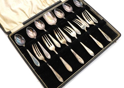Lot 15 - A cased set of six silver teaspoons