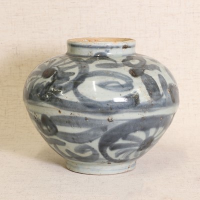 Lot 5 - A Chinese blue and white jar