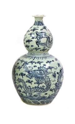 Lot 137 - A Chinese blue and white porcelain vase