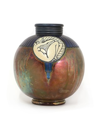 Lot 99 - A French Art Deco lustre vase