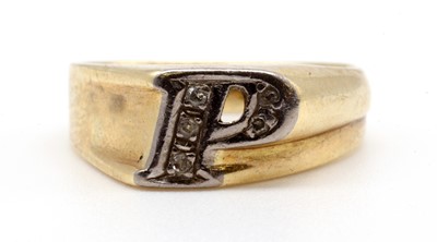 Lot 77 - A gold diamond set initial 'P' ring