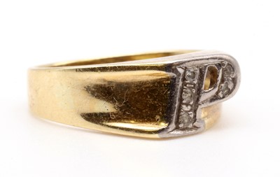 Lot 77 - A gold diamond set initial 'P' ring