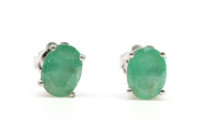 Lot 164 - A pair of silver single stone emerald stud earrings