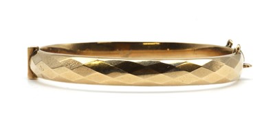 Lot 108 - A 9ct gold hollow oval hinged bangle, by Cropp & Farr