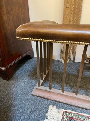 Lot 536 - A brass and leather upholstered club fender