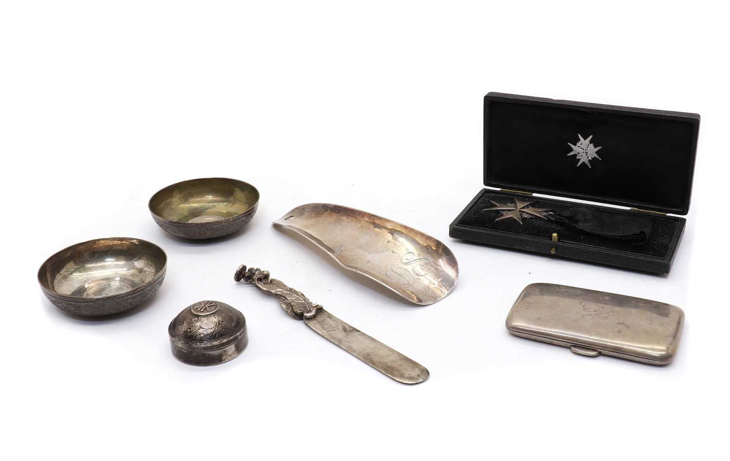 Lot 21 - A collection of silver items