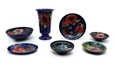 Lot 87 - A collection of Moorcroft ‘Anemone’ pattern items