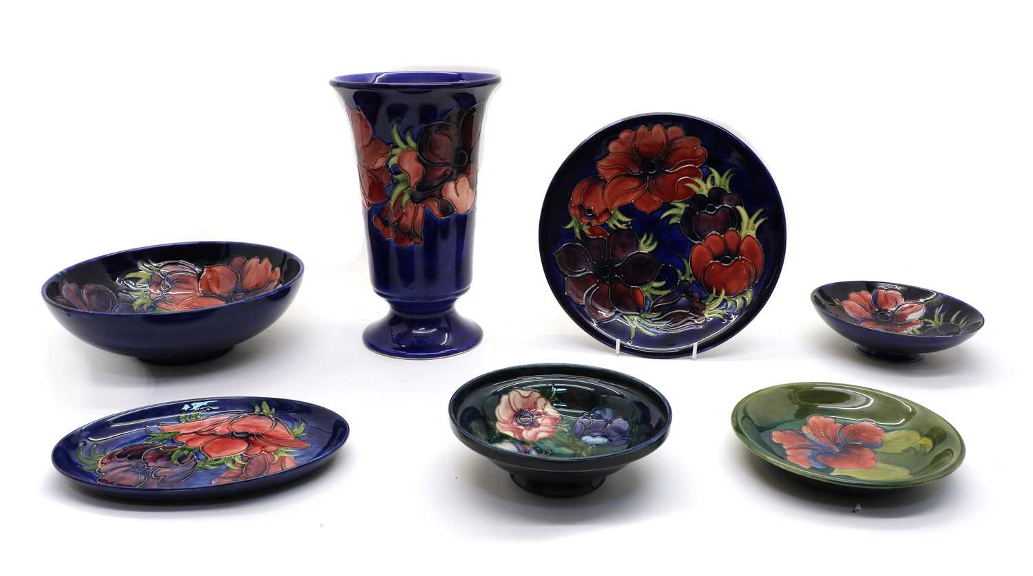 Lot 87 - A collection of Moorcroft ‘Anemone’ pattern items