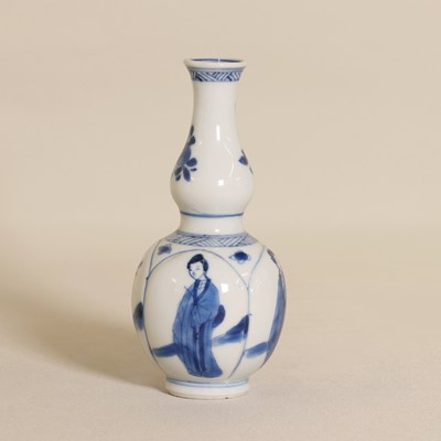 Lot 22 - A Chinese blue and white vase