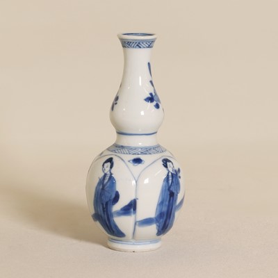 Lot 22 - A Chinese blue and white vase