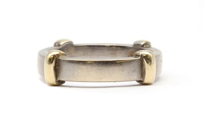 Lot 158 - A two colour gold band ring