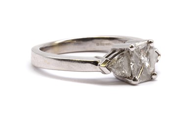 Lot 117 - A 14ct white gold diamond ring
