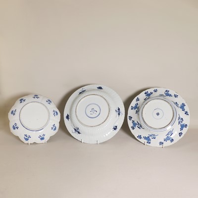 Lot 21 - A collection of three Chinese blue and white plates