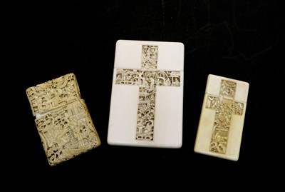 Lot 145 - A Chinese carved ivory card case