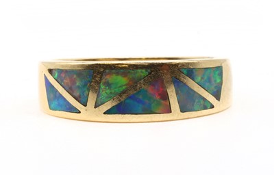 Lot 224 - A gold opal ring