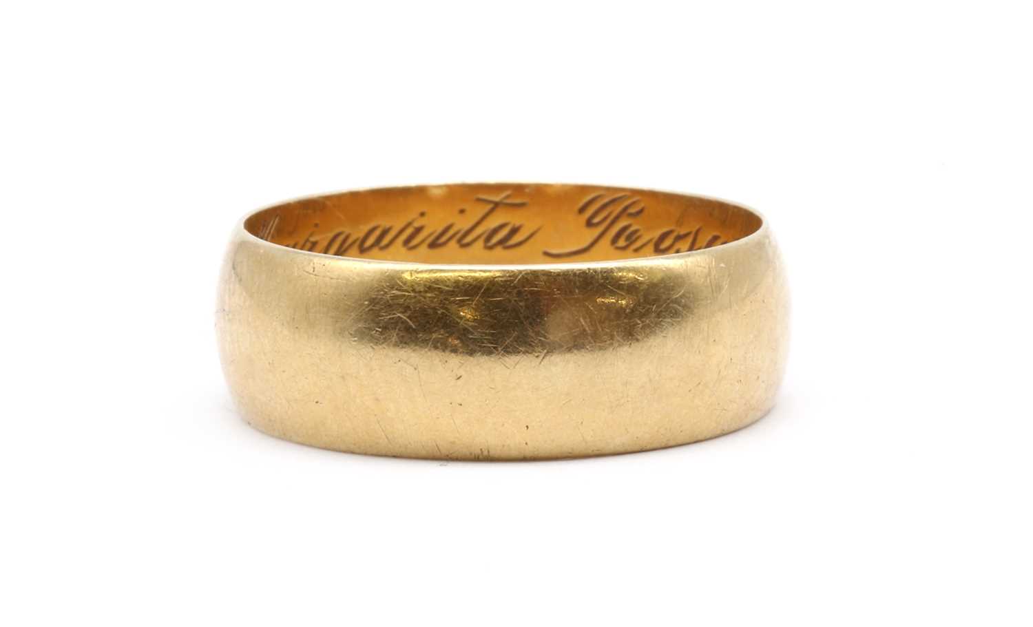 Lot 100 - A gold 'D' section wedding ring
