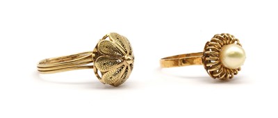 Lot 223 - A gold filigree ring