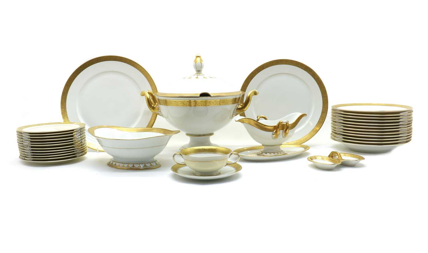 Lot 226 - A Rosenthal porcelain 'Aida' pattern dinner service