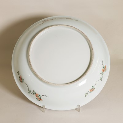 Lot 46 - A Chinese famille verte plate