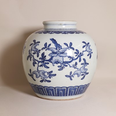 Lot 27 - A Chinese blue and white jar