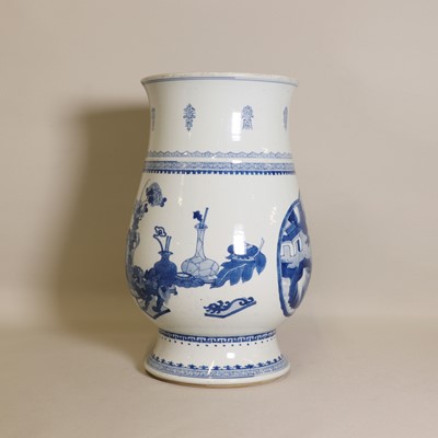 Lot 313 - A Chinese blue and white vase