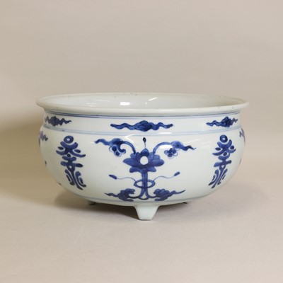 Lot 31 - A Chinese blue and white censer
