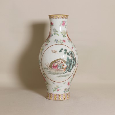 Lot 346 - A Chinese famille rose vase