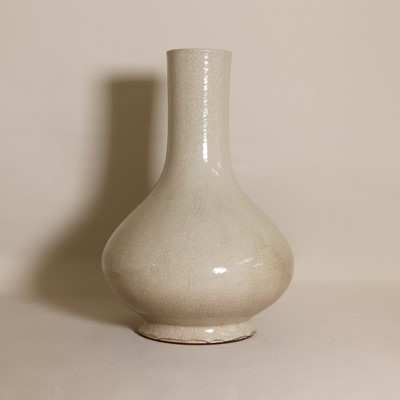 Lot 83 - A Chinese bottle vase