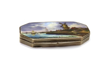 Lot 17 - A continental enamelled sterling silver pillbox