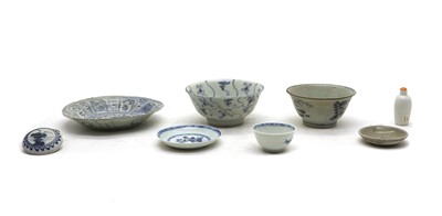 Lot 179 - A collection of blue and white cargo porcelain