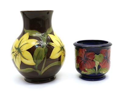 Lot 213 - A Moorcroft pottery ‘Hibiscus’ pattern jardinière