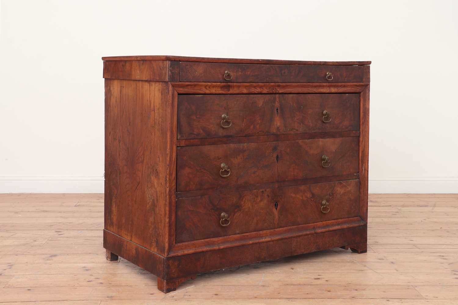 Lot 558 - A Biedermeier burr elm commode