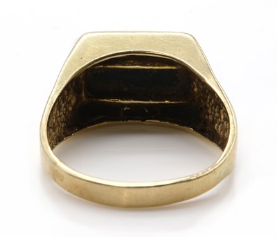 Lot 341 - An American gold onyx and diamond signet ring