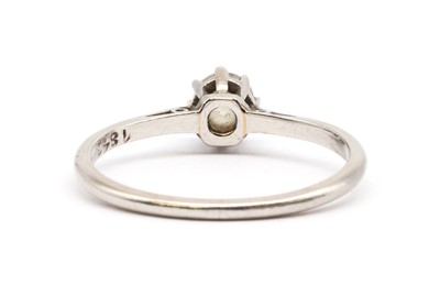 Lot 113 - A single stone diamond ring