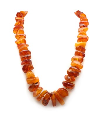 Lot 142 - A single row graduated cognac and butterscotch amber bead necklace