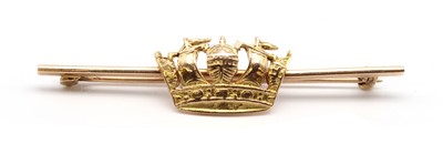 Lot 51 - A gold Naval crown sweetheart brooch