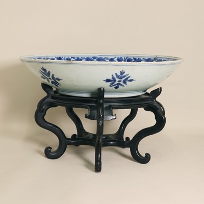 Lot 23 - A Chinese blue and white charger