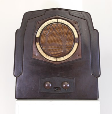 Lot 131 - An Art Deco Ekco 'RS3' Bakelite radio