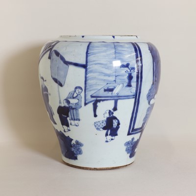 Lot 18 - A Chinese blue and white vase
