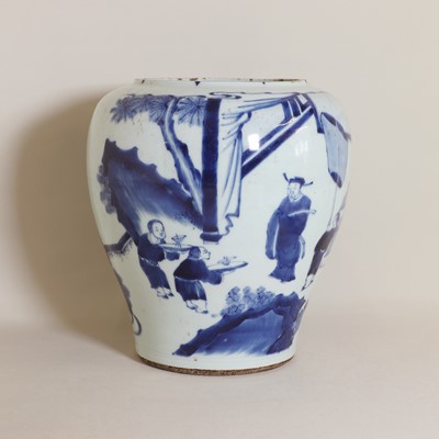 Lot 18 - A Chinese blue and white vase
