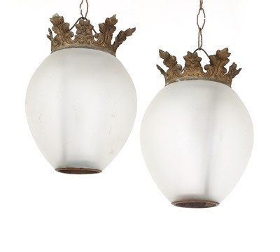 Lot 93 - A pair of hanging lights