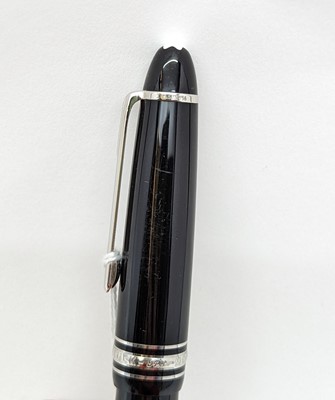 Lot 74 - A Mont Blanc Meisterstuck ballpoint pen