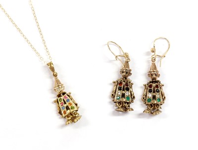 Lot 237 - A 9ct gold articulated clown matched pendant and earrings suite